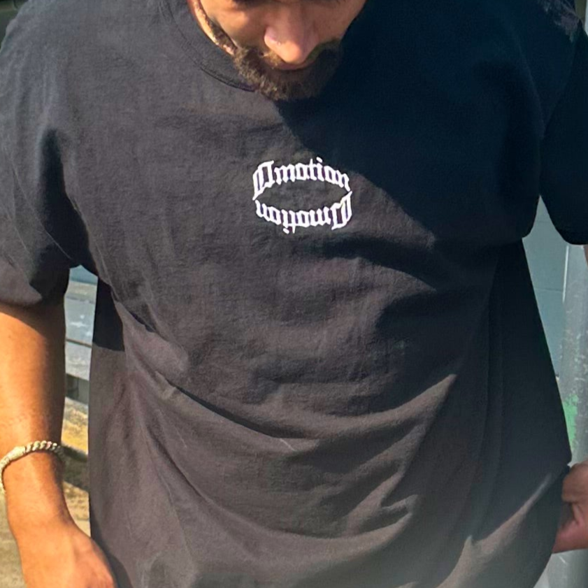 B L A N K E T T- Shirt